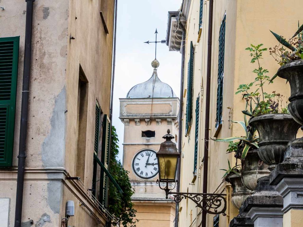 edifici del centro storico di Arenzano per affitti brevi