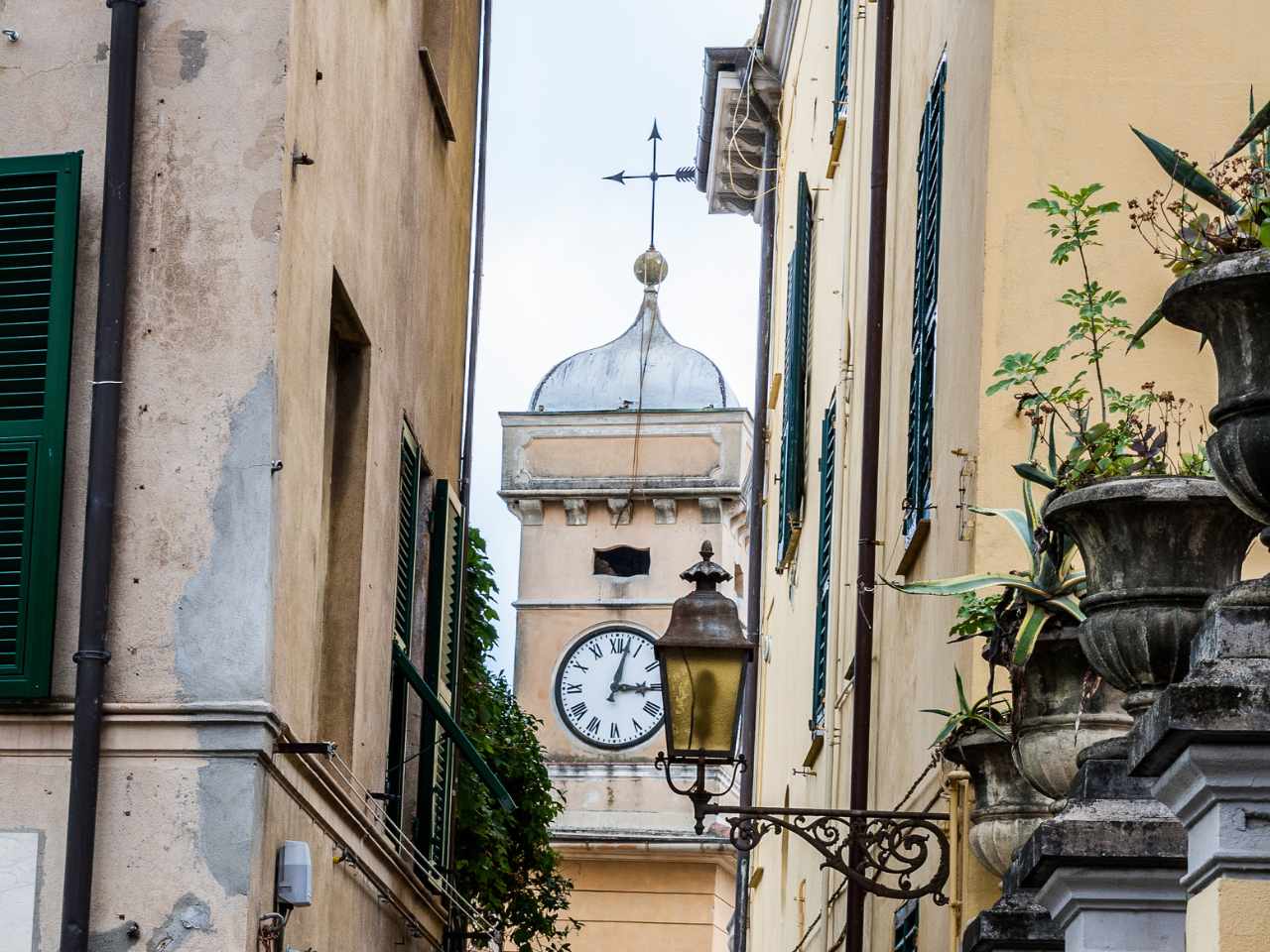 edifici del centro storico di Arenzano per affitti brevi