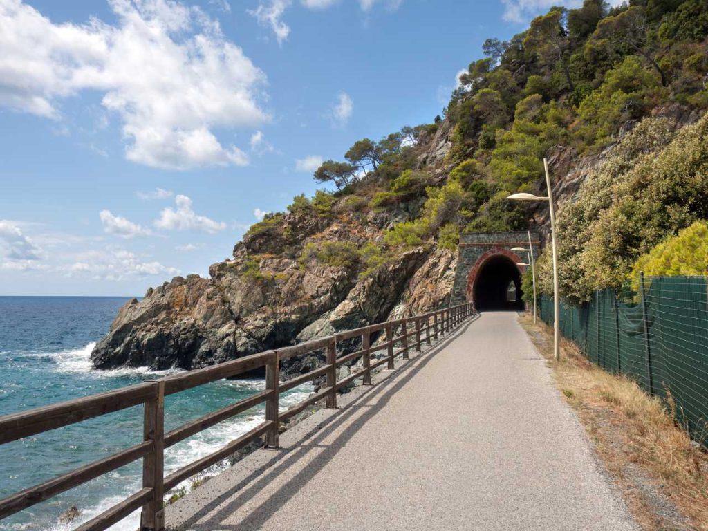 passeggiata naturalistica sul mare a Varazze